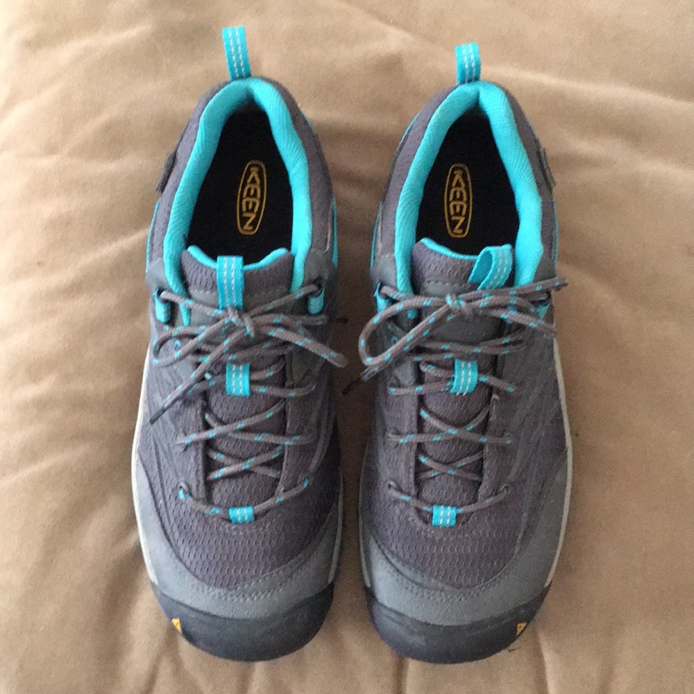Keen waterproof hiking shoe/boot, sz 11, like new